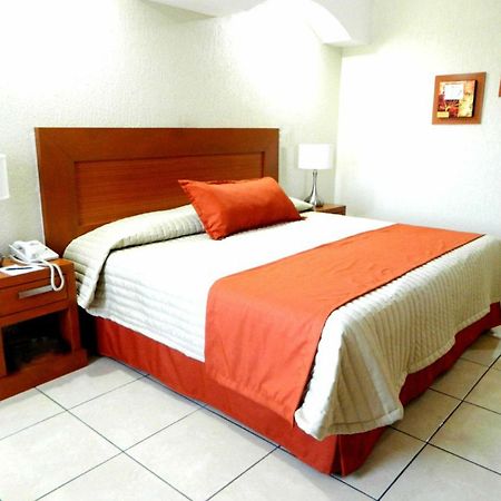 Hotel Malibu Zapopan Buitenkant foto